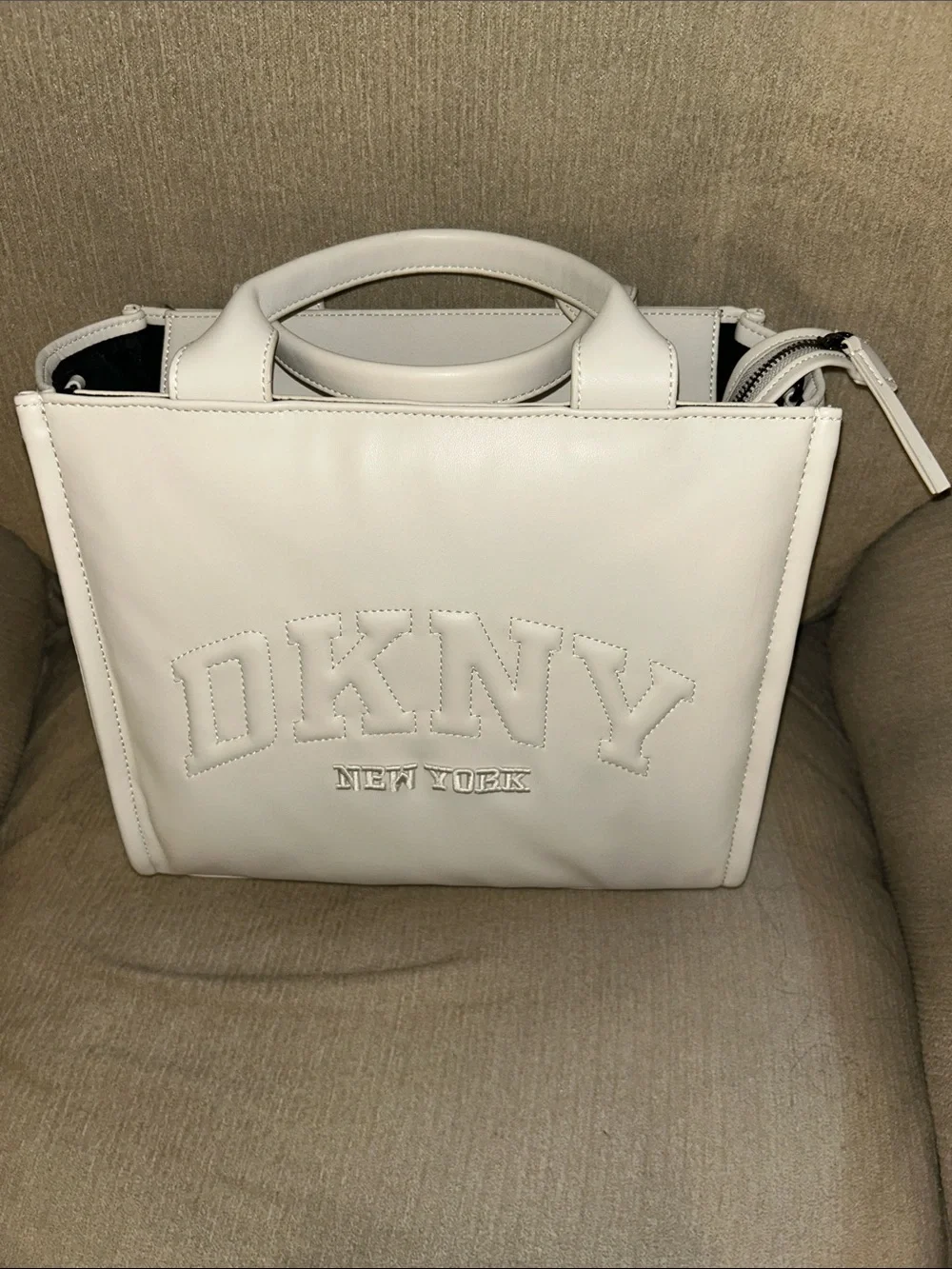 Dkny easy tags structured
